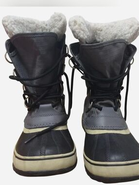 Sorel Handcrafted, Waterproof Gray Snow Boots with Faux Fur Lining Size 7